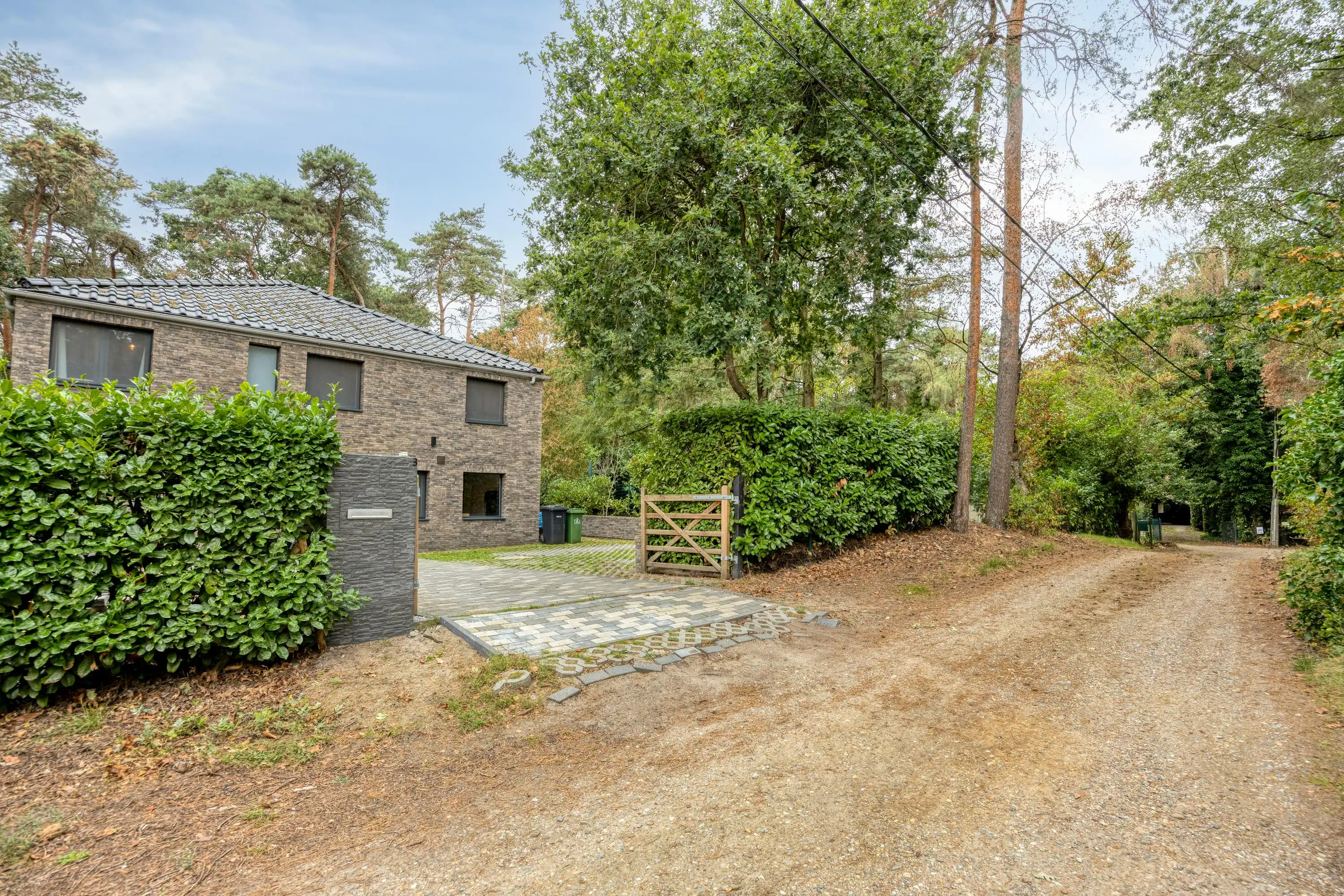 Vrijstaande woning met 4 slaapkamers te koop in Wuustwezel! foto {{pictureIndex}}