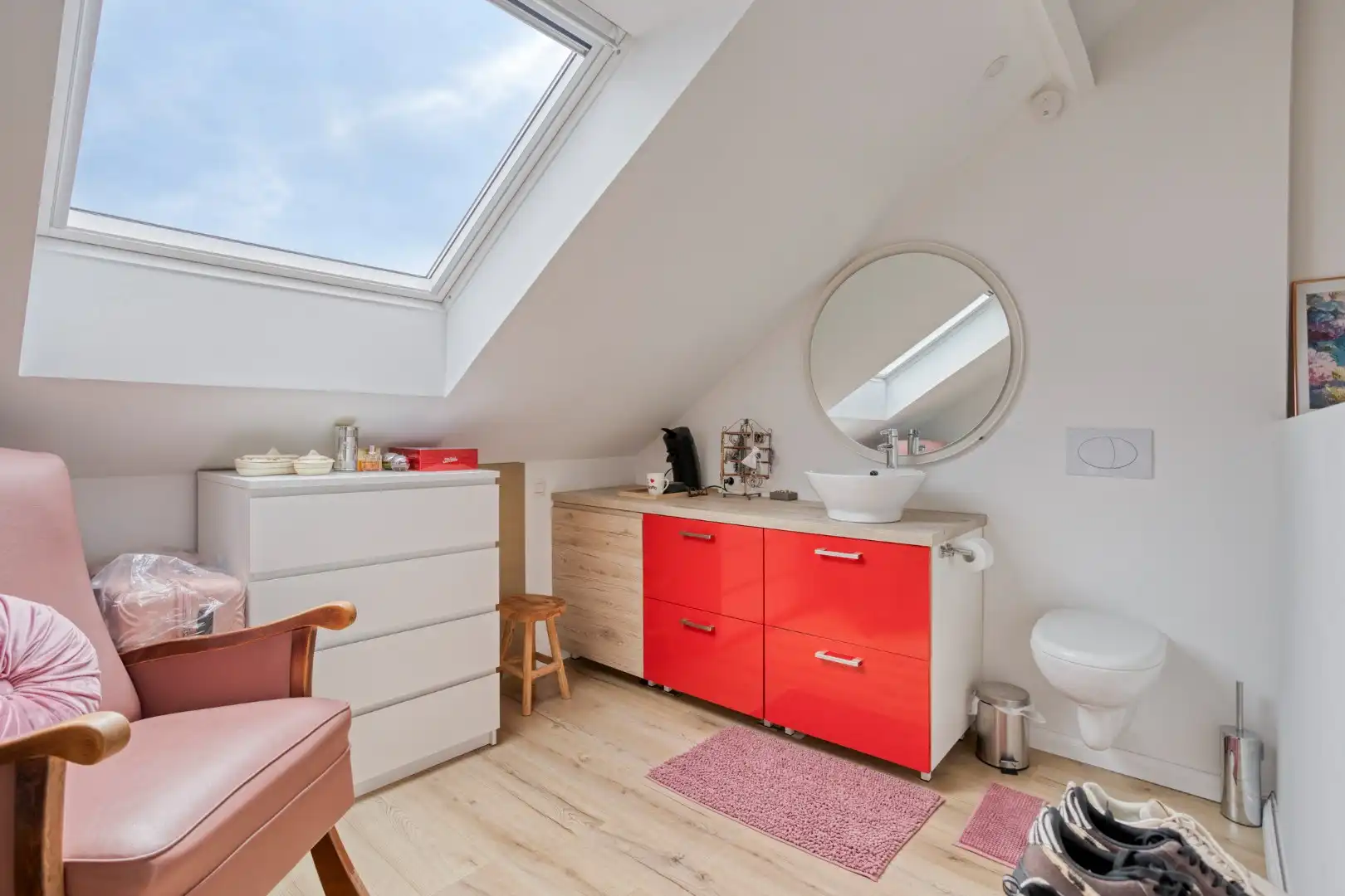 Instapklare starterswoning met 3 slaapkamers en tuin! foto 12