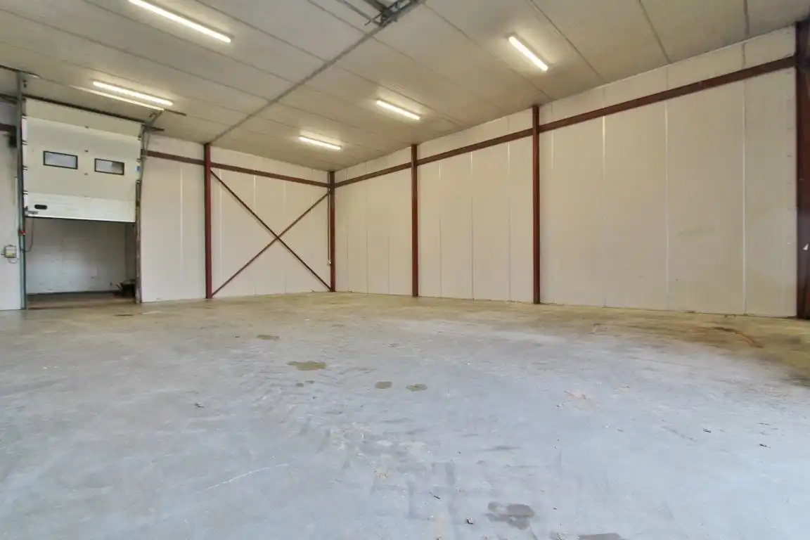 Ruime stockageruimte met frigoloodsen foto 2