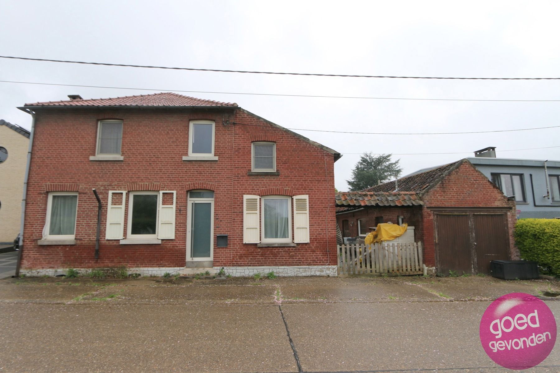 TE RENOVEREN WONING met STALHUIS - HOB - TUIN - TERRAS  foto 3
