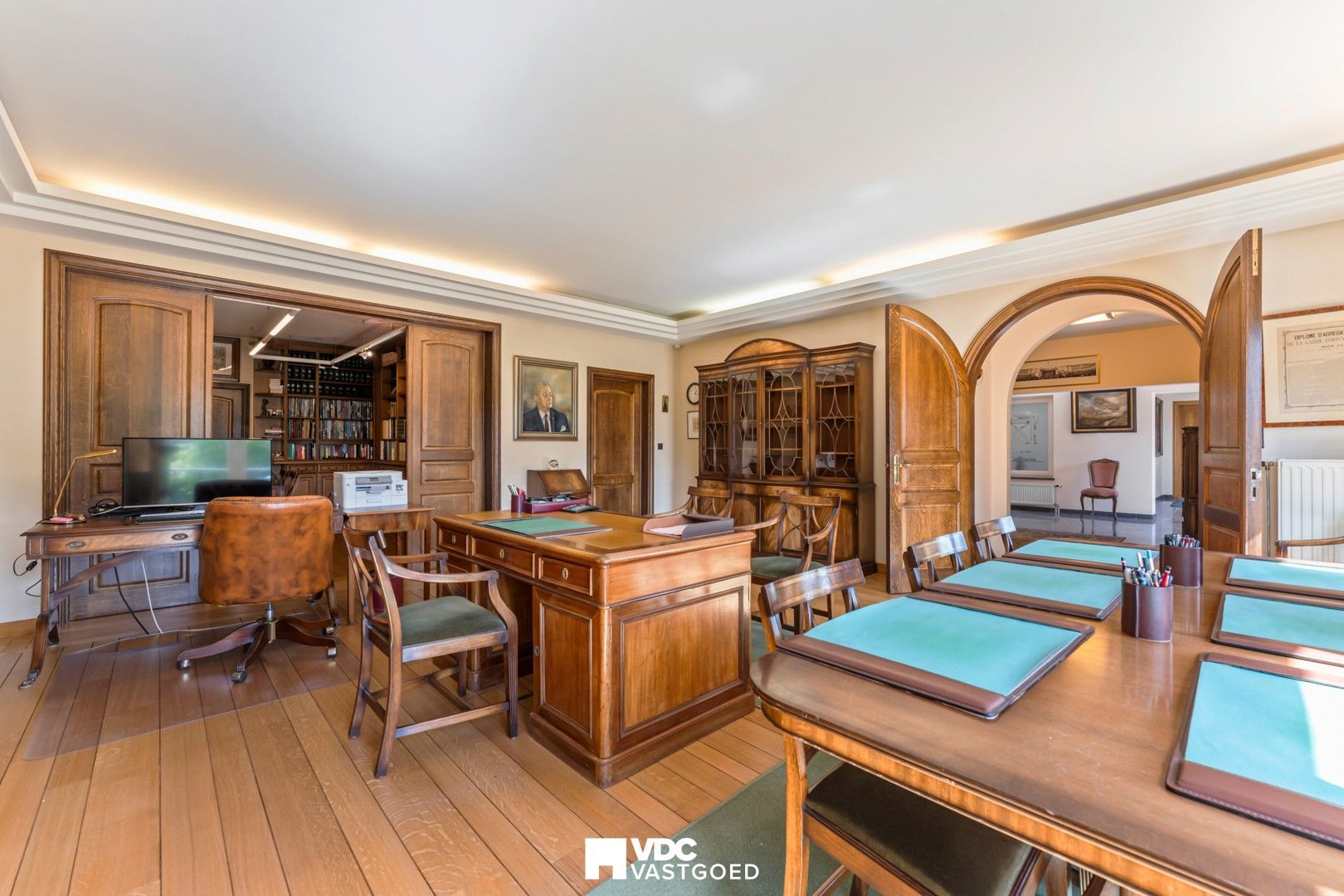 Unieke villa met kantoorruimte, binnenzwembad en opsplitsingsmogelijkheid foto 11