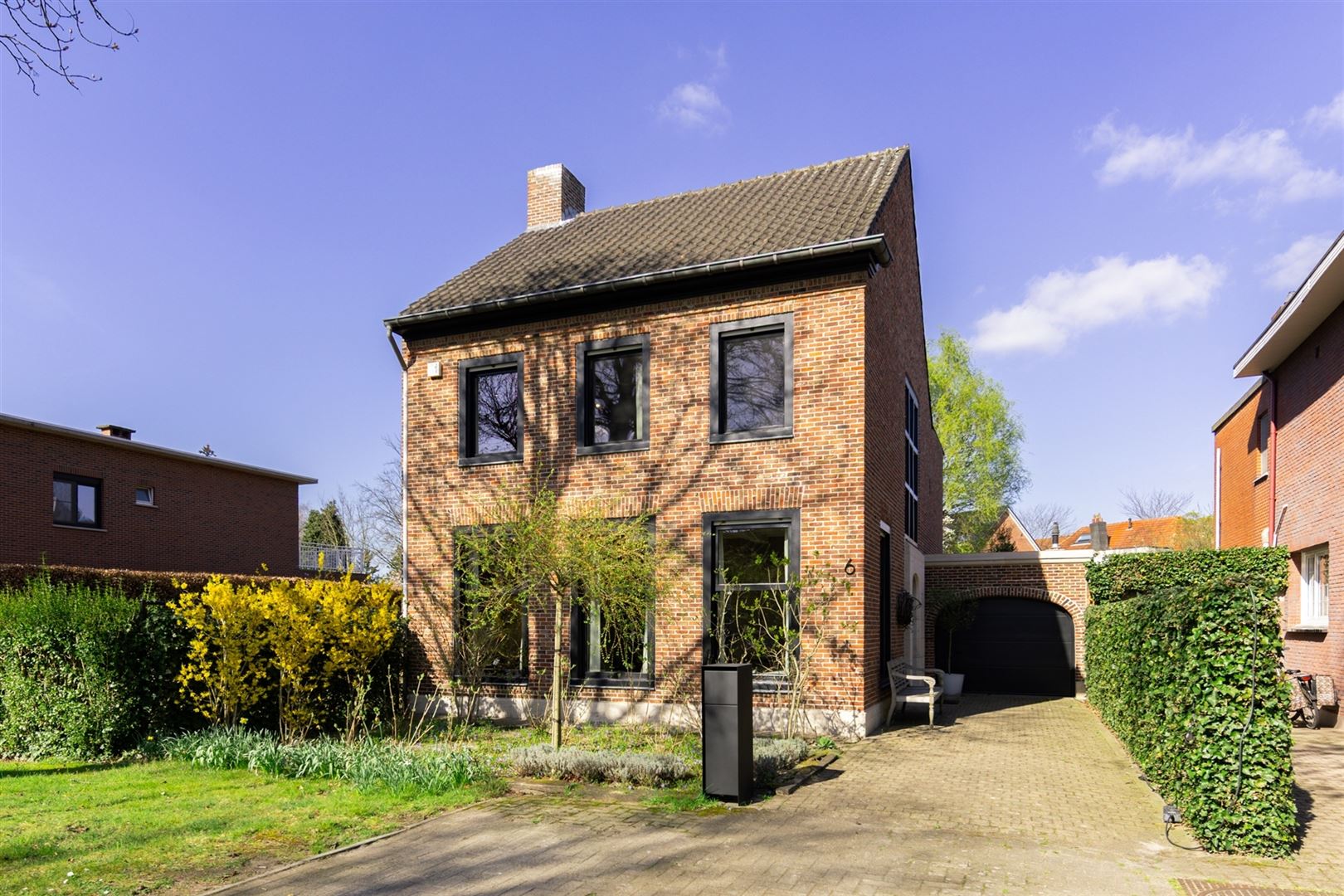 LAPORTA Herenhuis gelegen op de prachtige standingvolle Frilinglei foto 2
