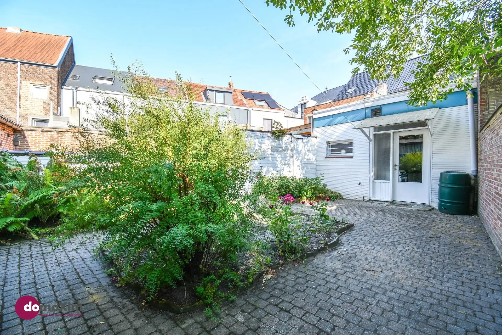 Te renoveren stadswoning met zuid-gerichte tuin en garage foto 14