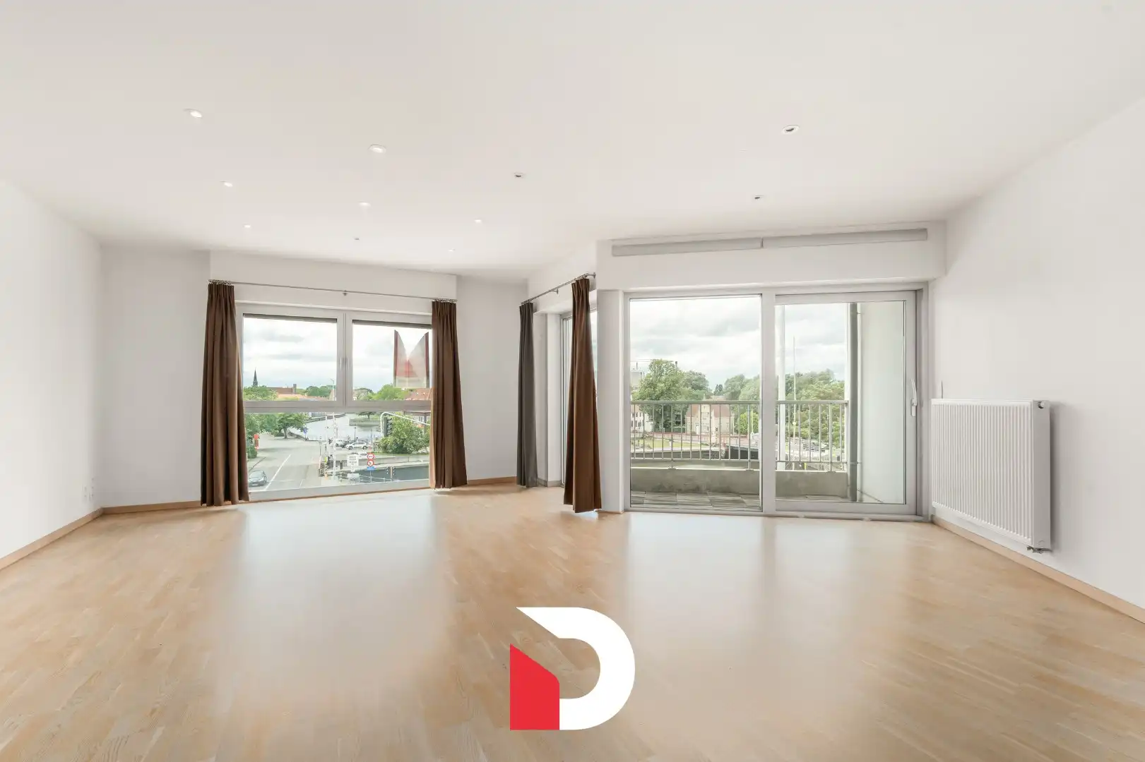 Lichtrijk appartement met zicht op de Dampoort en over de 'Coupure' / 'Vesten' op de rand van Brugge. foto 4