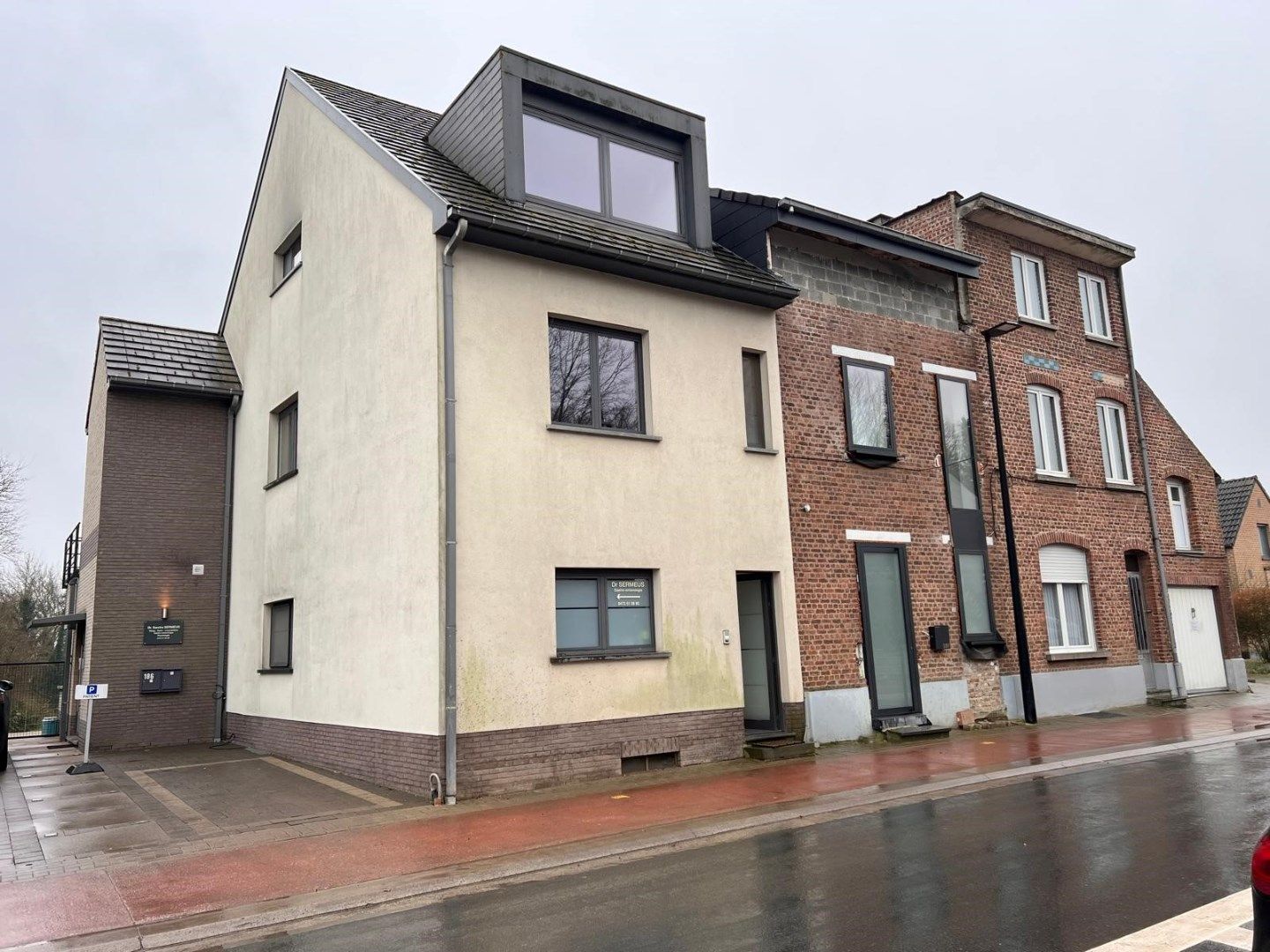 Duplex met 3 slaapkamers foto {{pictureIndex}}