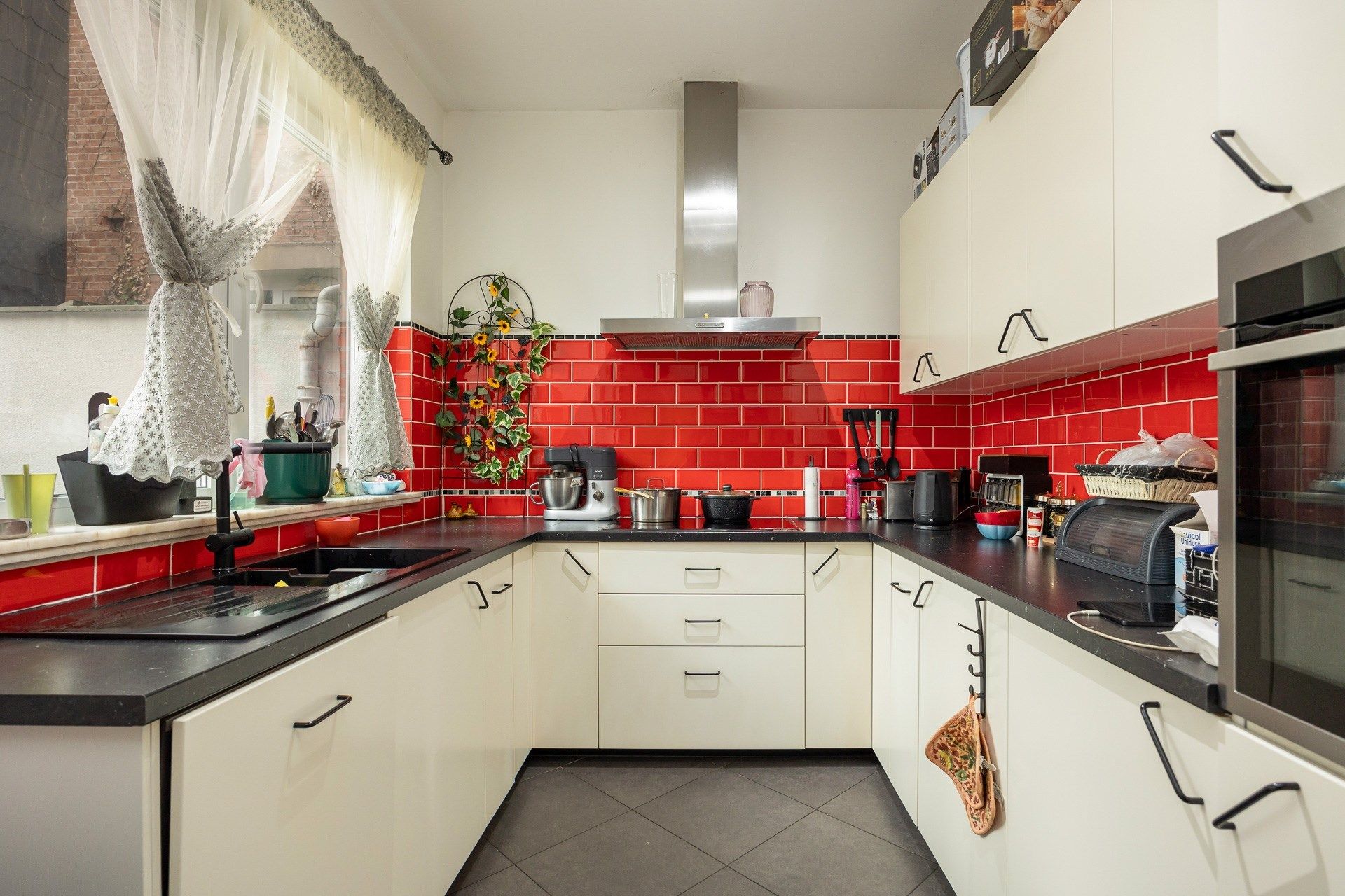 Ruime, instapklare gezinswoning met authentieke elementen in Berchem foto 25