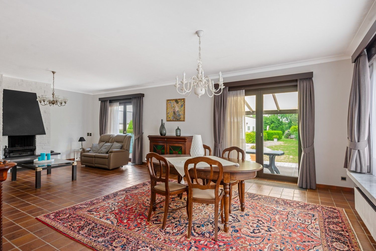 Ruime woning met prachtig onderhouden tuin met verzicht over de velden foto 7