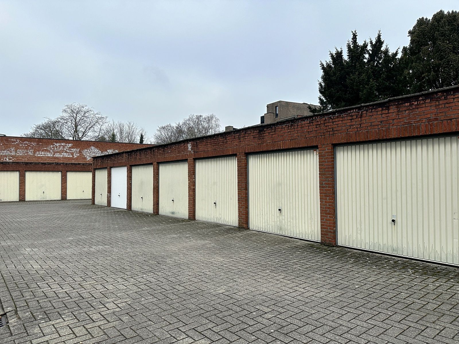 Laatste drie beschikbare garageboxen foto 2