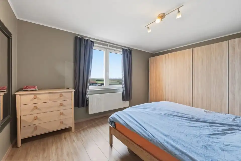 KNAP GERENOVEERDE GEZINSWONING MET 3 SLKS, TUIN EN CARPORT IN JEUK foto 23