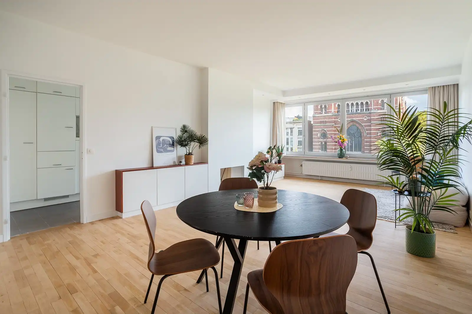 Ruim en licht appartement in hartje Antwerpen foto {{pictureIndex}}