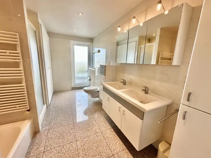 Exclusieve penthouse met 2 slaapkamers, royaal zonneterras en uniek groen uitzicht foto 20