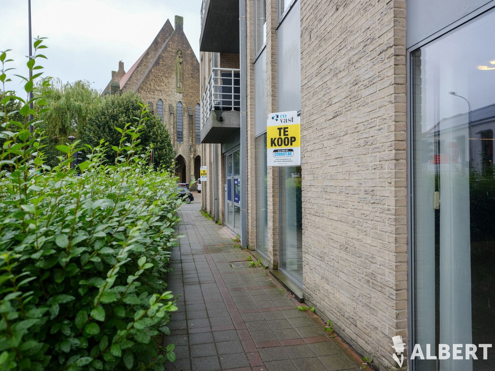 Modern handelspand op zichtlocatie te centrum Tielt foto 5