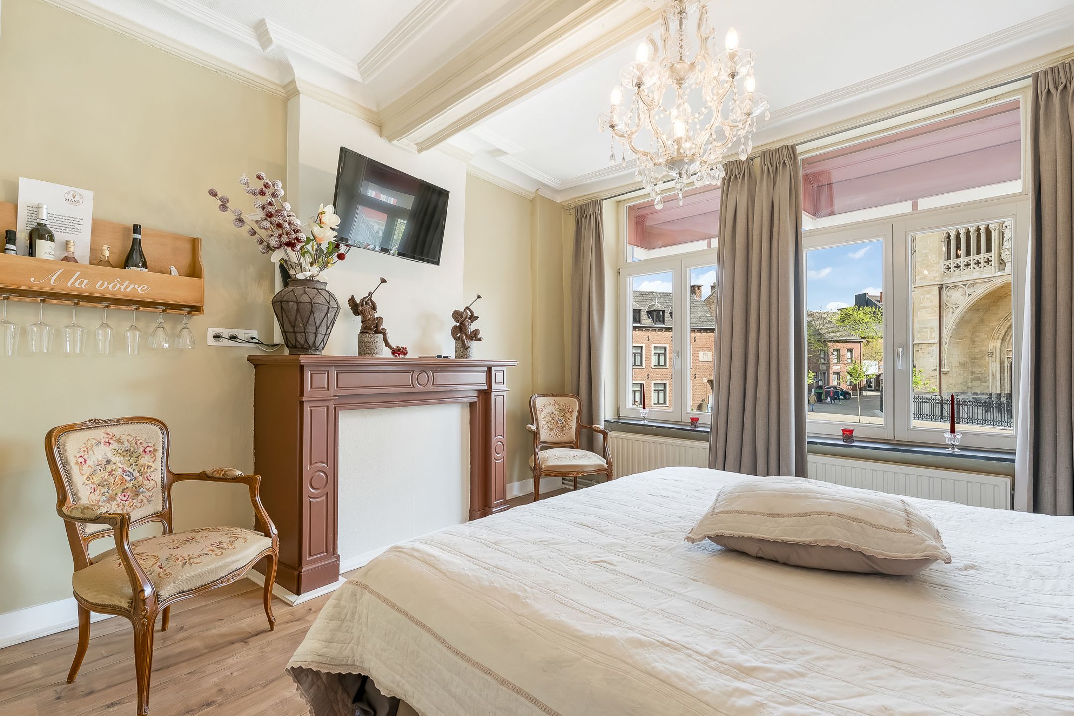 Karaktervol handelspand met gerenommeerd ijssalon en B&B foto 18