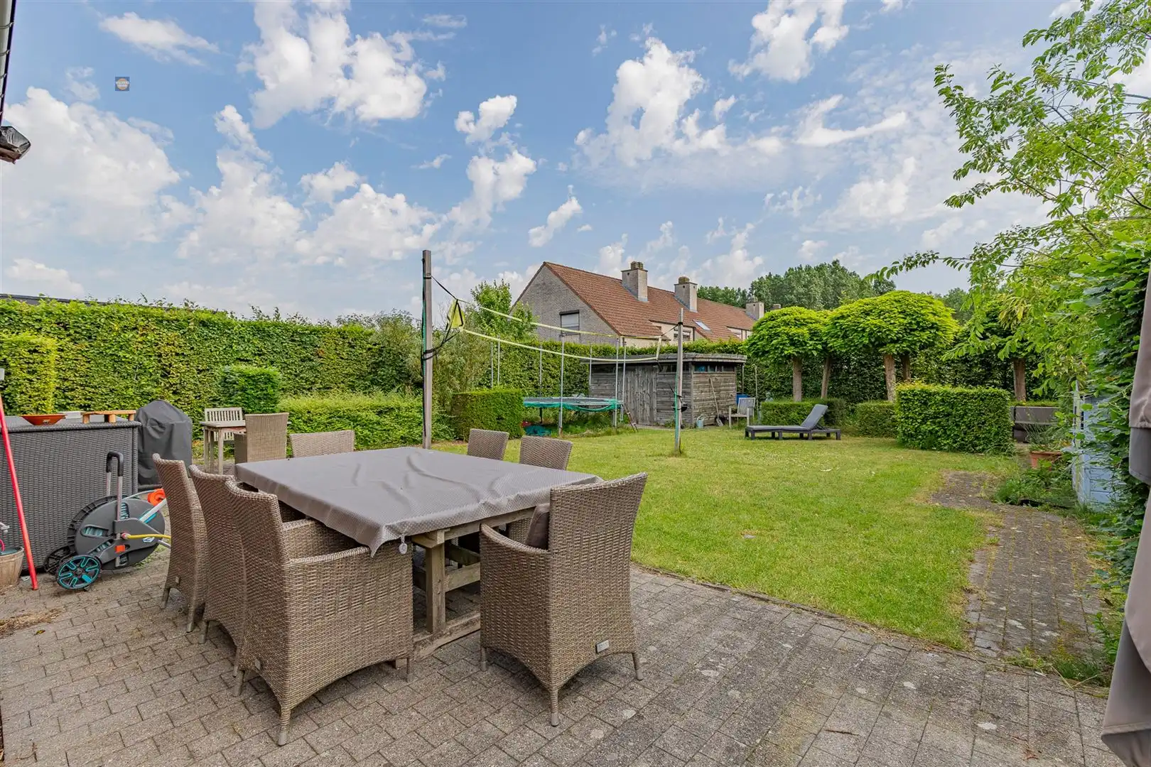 Open bebouwing met 3 slpk en grote tuin in rustige wijk foto 17