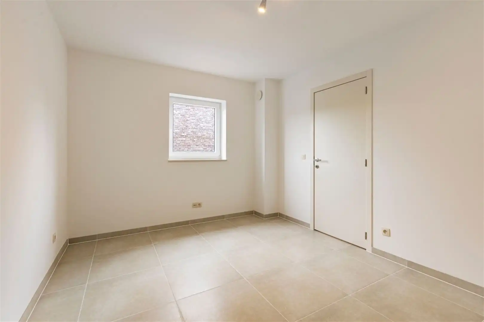 Uitzonderlijk ruime en toekomstgerichte woning met een indrukwekkende 358m² bewoonbare opp. EPC-label A. Residentiële woonwijk met winkels, scholen, horeca en andere voorzieningen vlakbij. foto 24