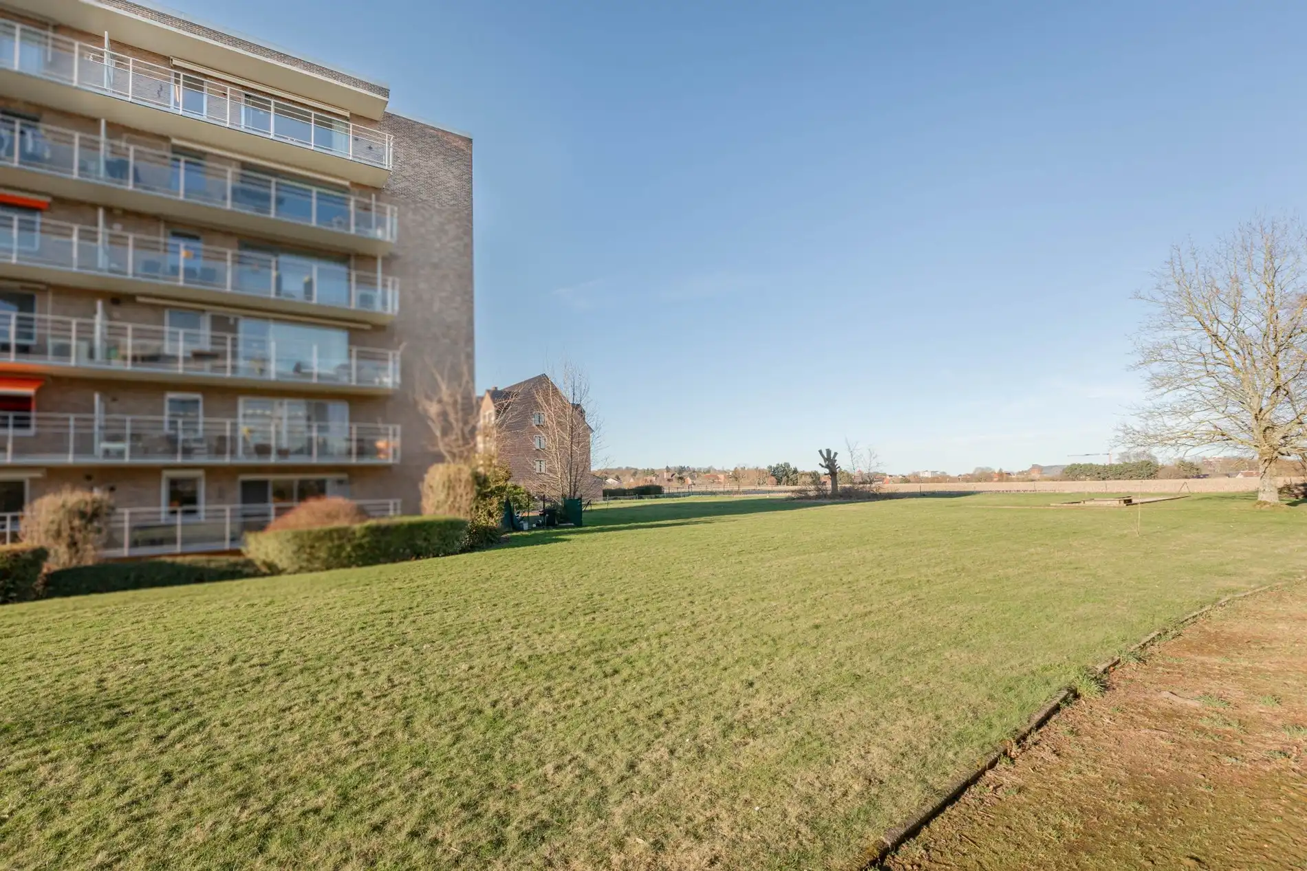 Lichtrijk appartement met panoramisch zicht foto 14