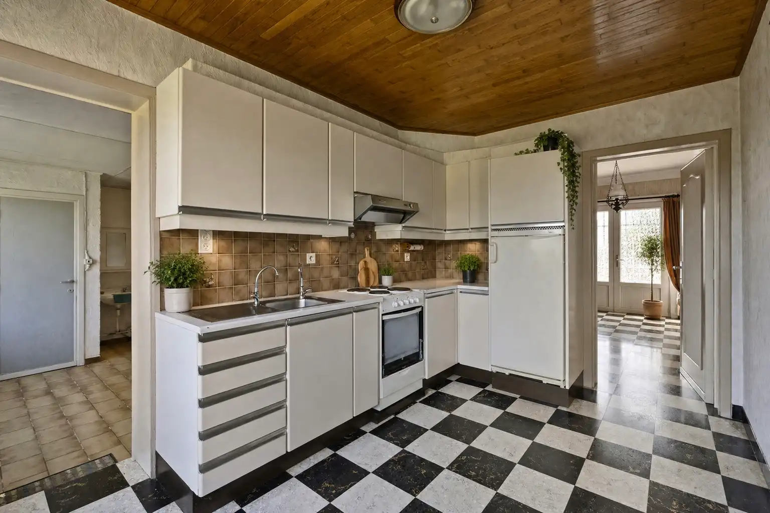WONING MET TUIN IN DOODLOPENDE STRAAT foto 11