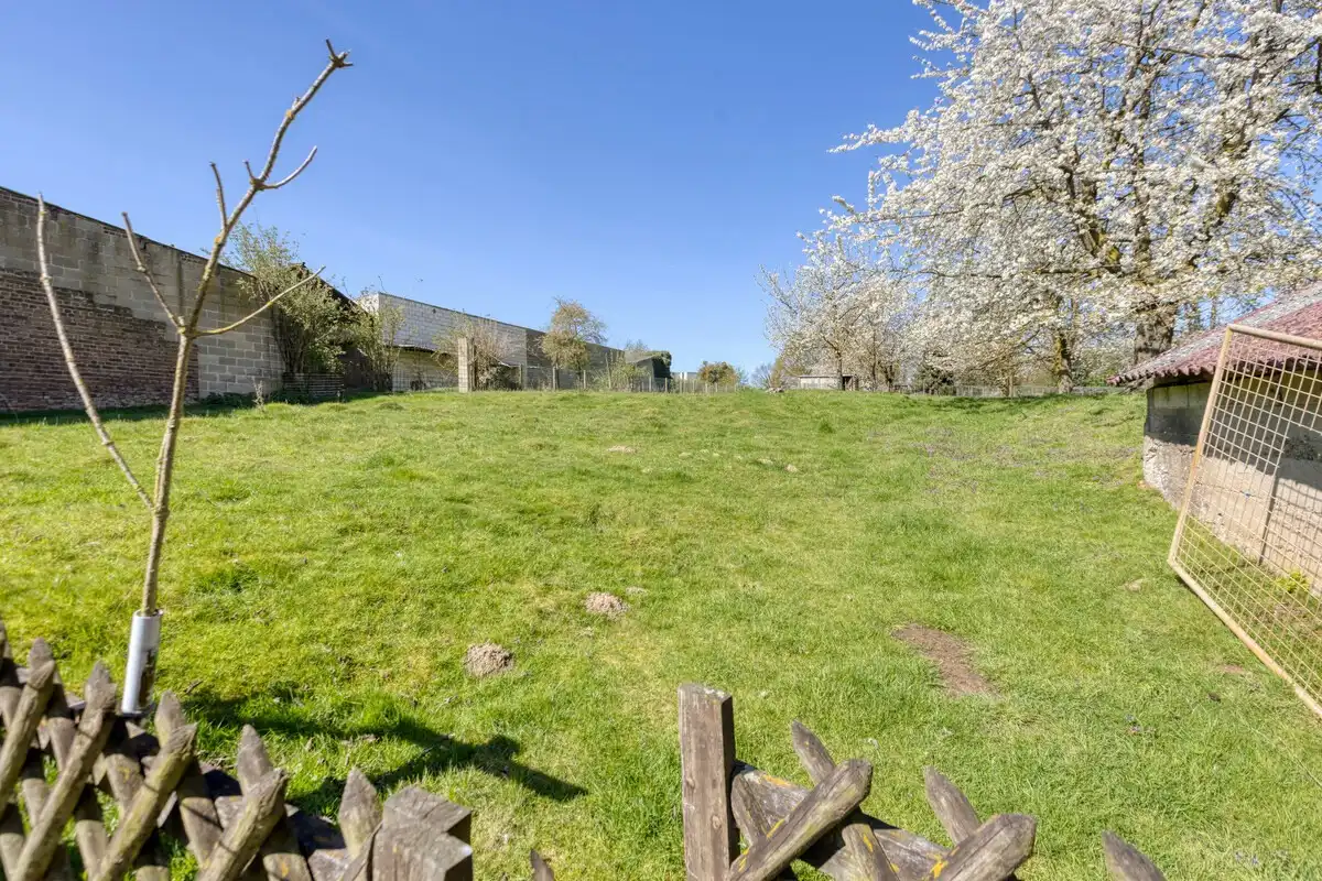 Te renoveren woning met veel potentieel op rustige ligging foto 16