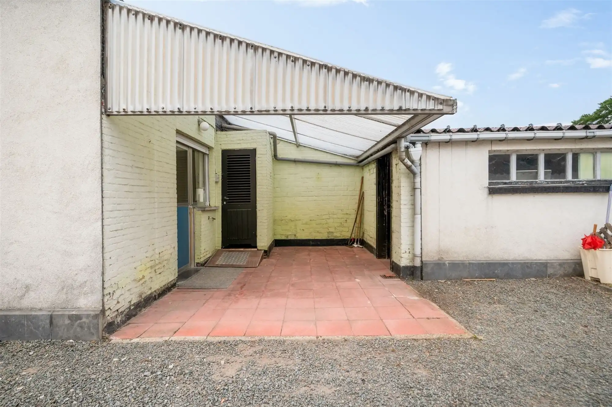Bescheiden, grondig te moderniseren woning te Onze-Lieve-Vrouw-Waver foto 8
