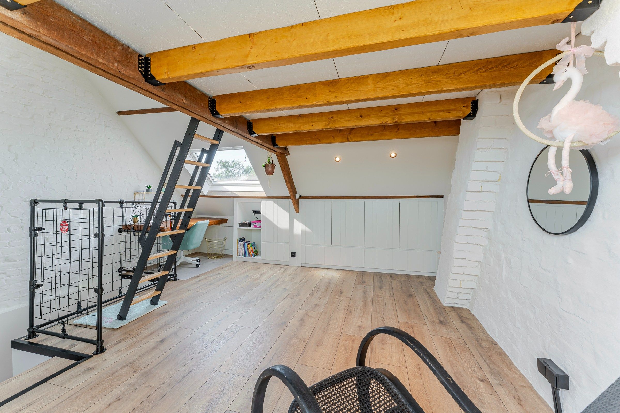 RUIME WONING MET TUIN EN GARAGE foto 10