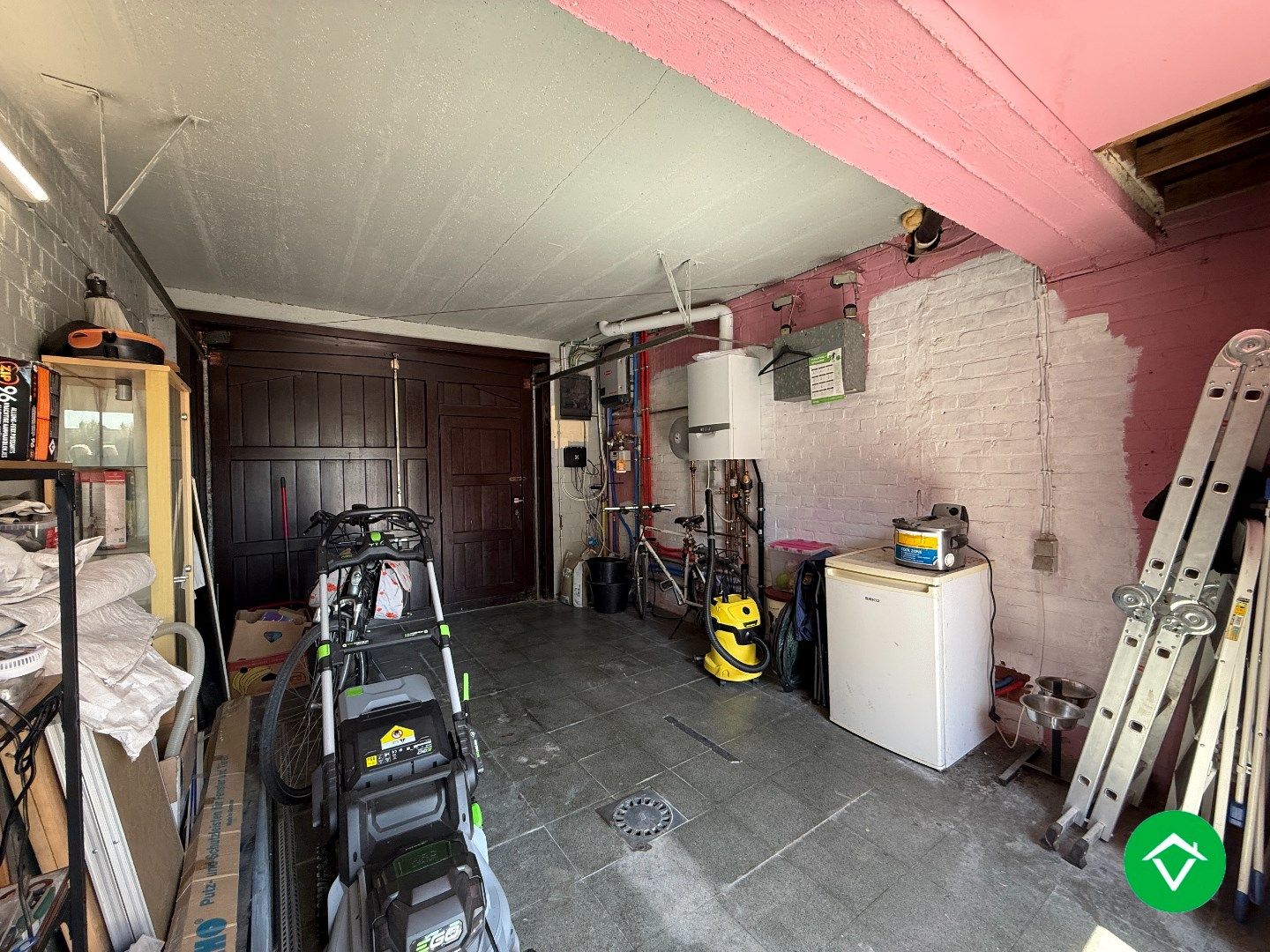 Charmante woning met twee slaapkamers, diepe tuin en ruime garage foto 16