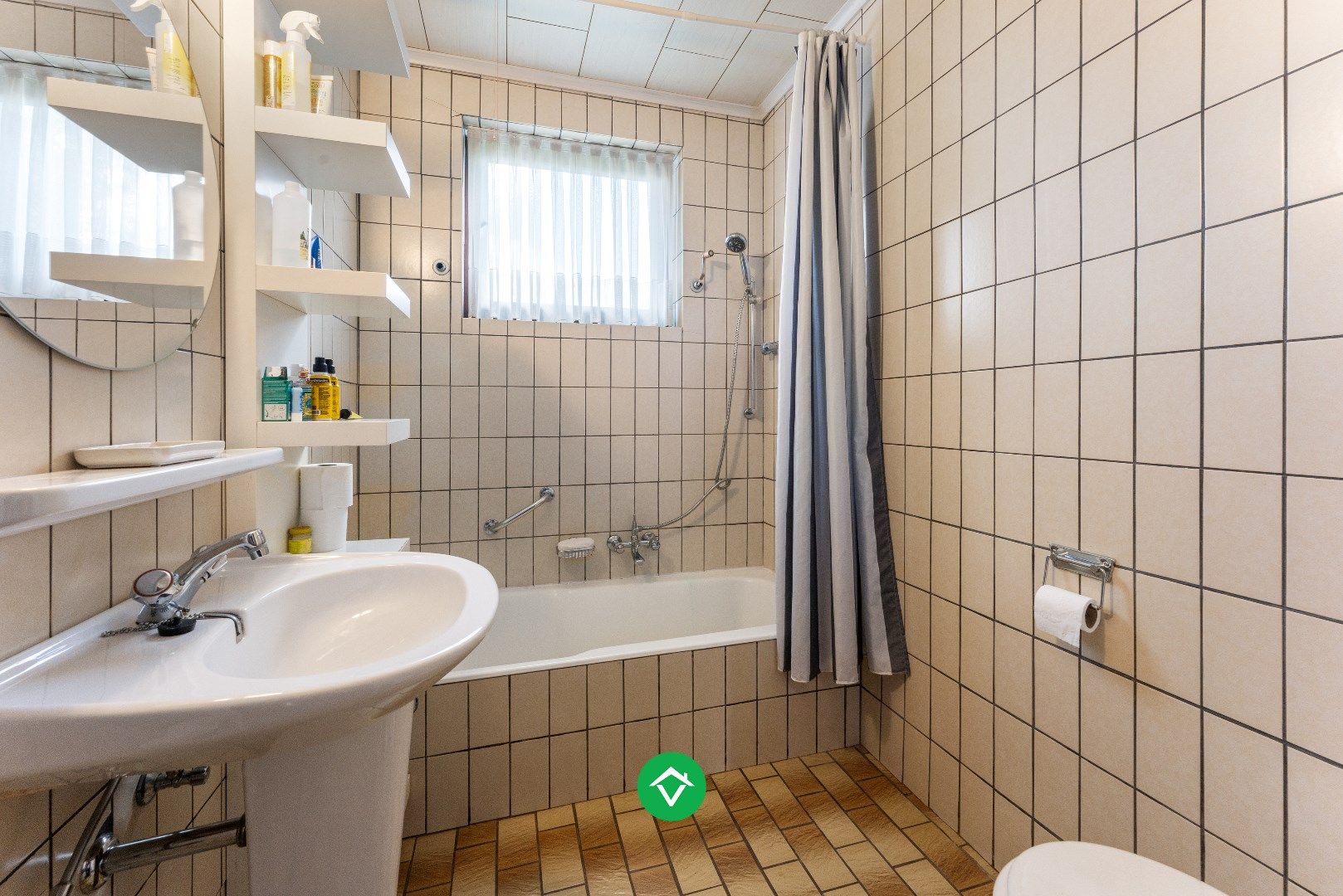 Alleenstaande woning met drie slaapkamers en dubbele inpandige garage te huur foto 10