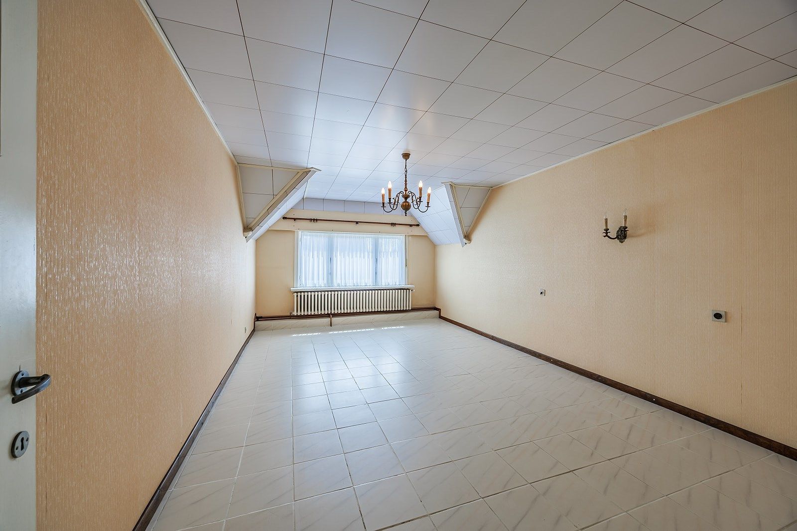 Ruime gezinswoning met 5 slpk en garage foto 15