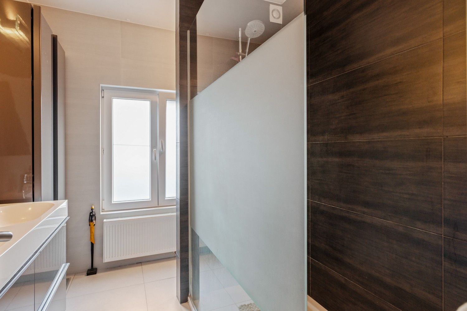 Instapklare woning met 4 slaapkamers, garage en tuin te Berchem! foto 18