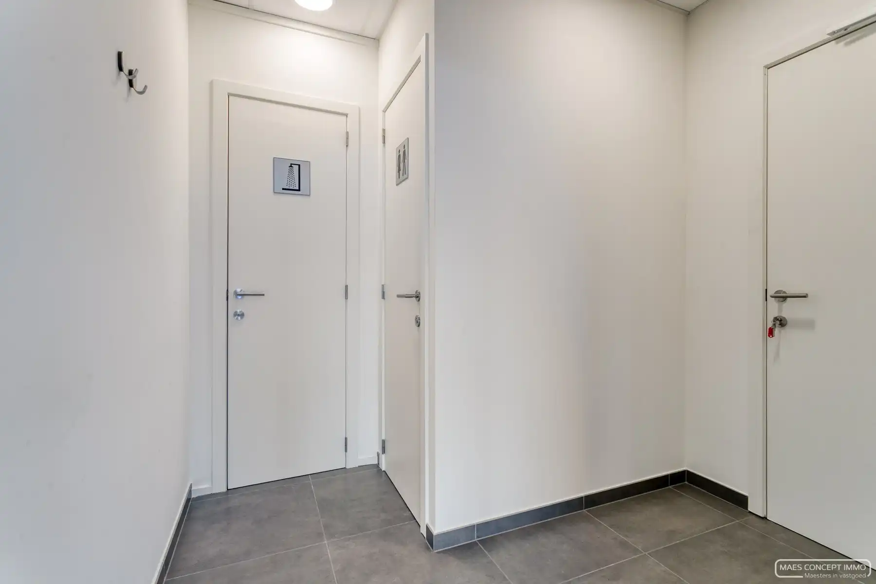 Kantoorruimte te huur vlakbij E17 te Zwevegem foto 10