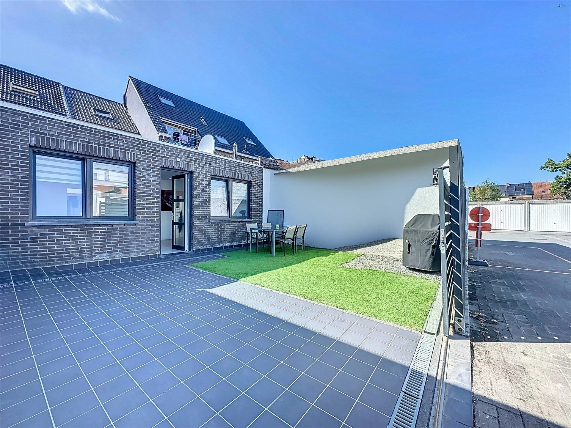Instapklare gezinswoning met 4 slaapkamers en oprit in Sint-Niklaas! foto 15
