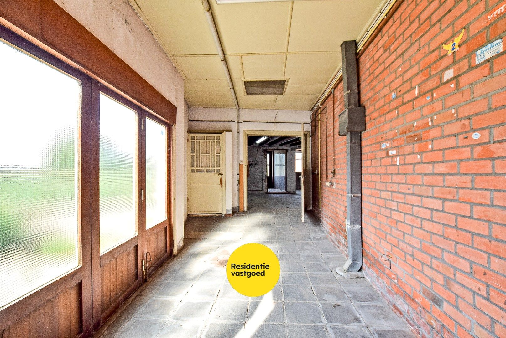 Ruime gezinswoning met 3 slaapkamers, grote tuin en garage.  foto 19