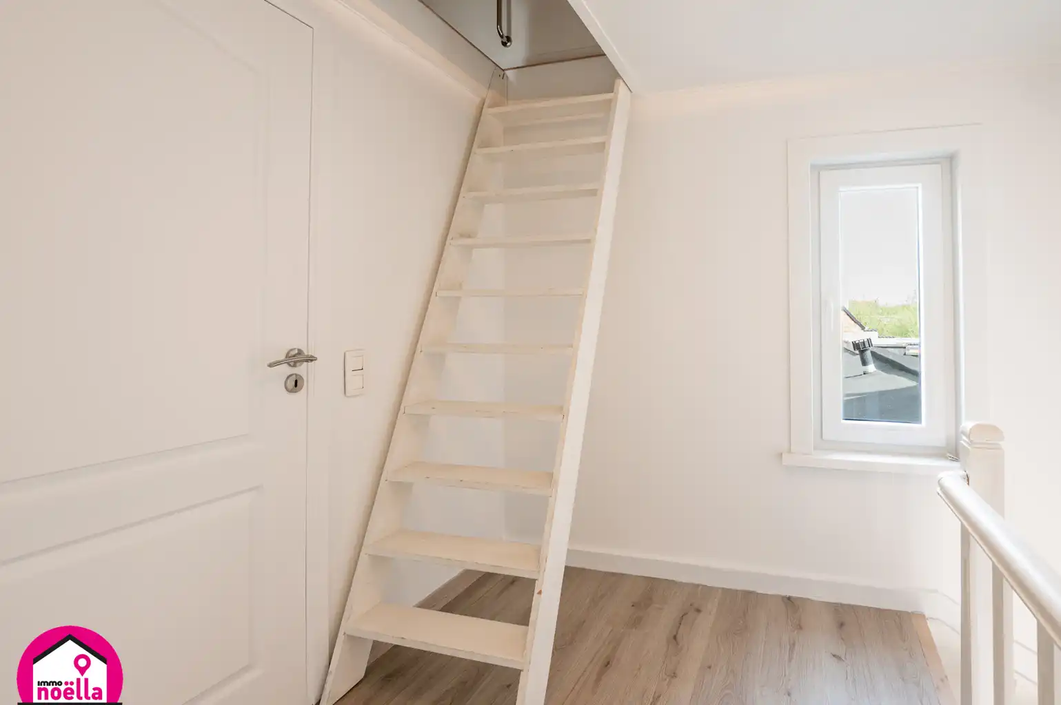 Half open bebouwing met garage en berging foto 12