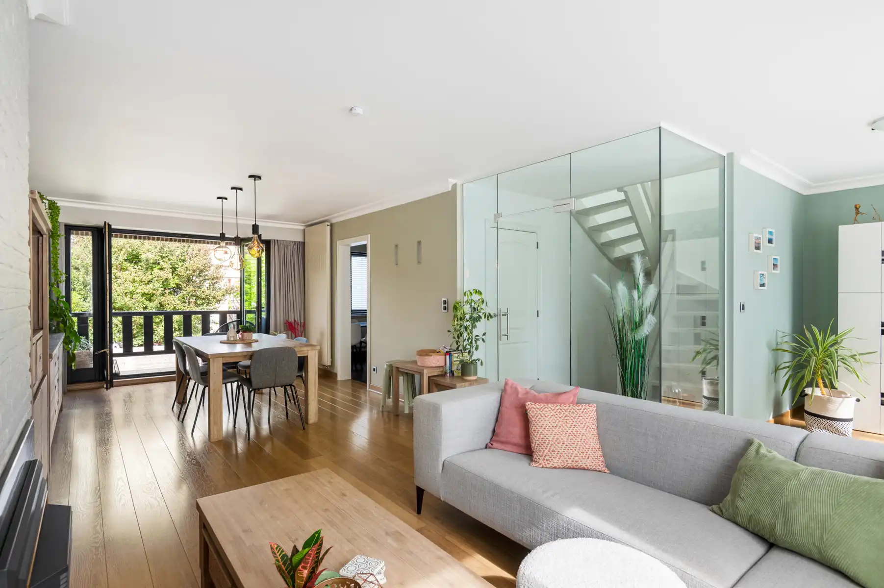 Een bel-etage met een verhaal op elke verdieping foto 9