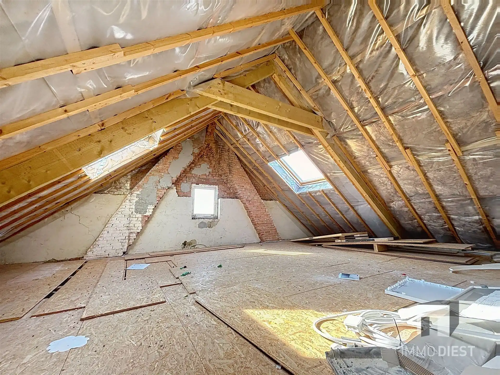 Op te frissen, halfopen bebouwing in het rustige Averbode. foto 24