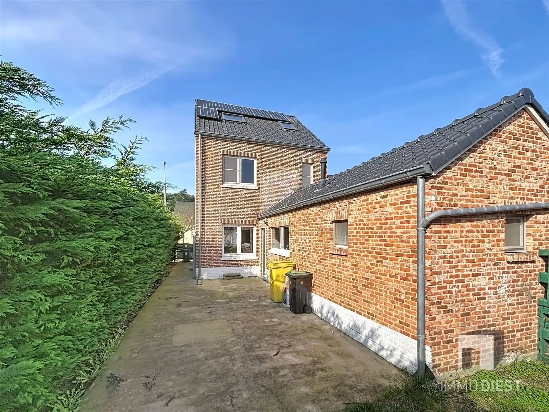 Op te frissen, halfopen bebouwing in het rustige Averbode. foto 24