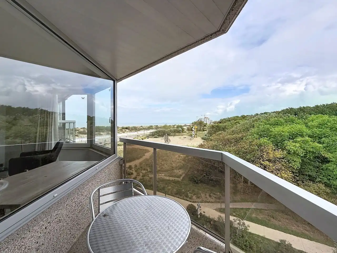 Ruim drie slaapkamer appartement met prachtig open zicht op Zee en het Willemspark foto 8