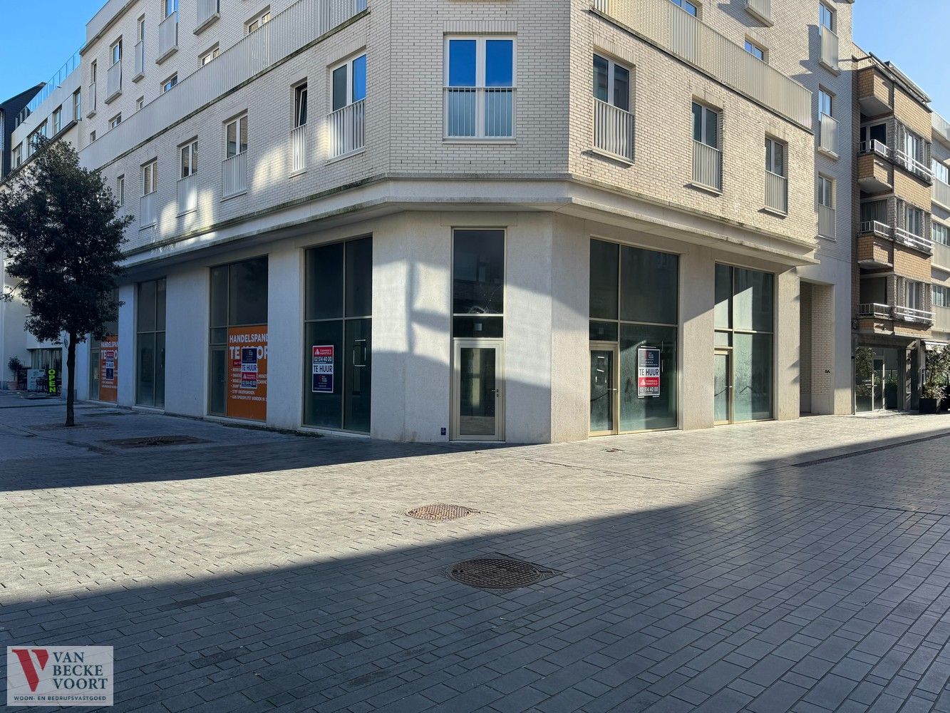 Kantoorruimte 298m² foto 1