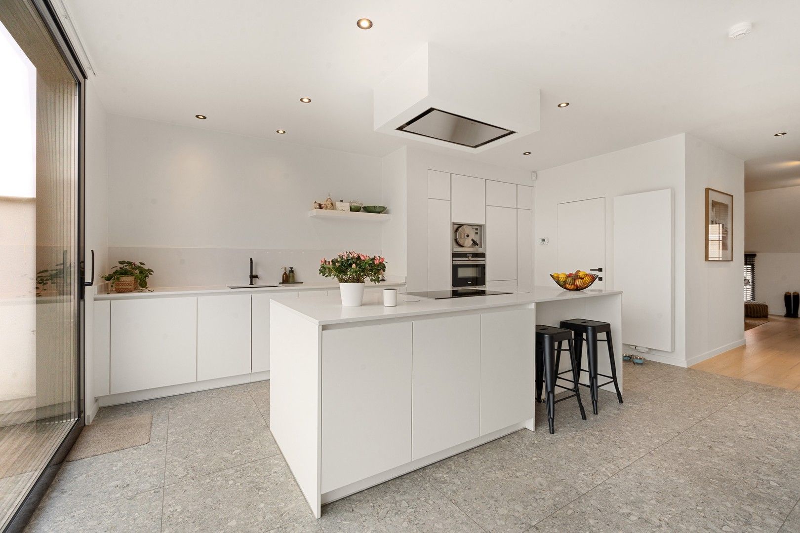 Hedendaagse, gerenoveerde woning gelegen in het Oude Knokke, op enkele passen van de winkels en dicht bij de groentenmarkt. foto 3