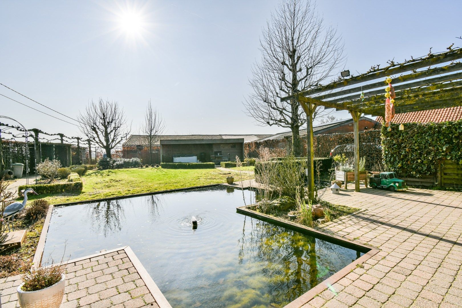 Karaktervolle villa met loodsen te koop in Torhout! foto 16