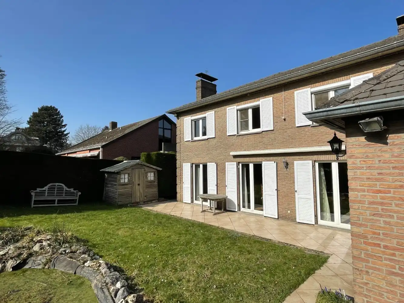 Karaktervolle vrijstaande villa met 5 slaapkamers en mooie tuin foto 22