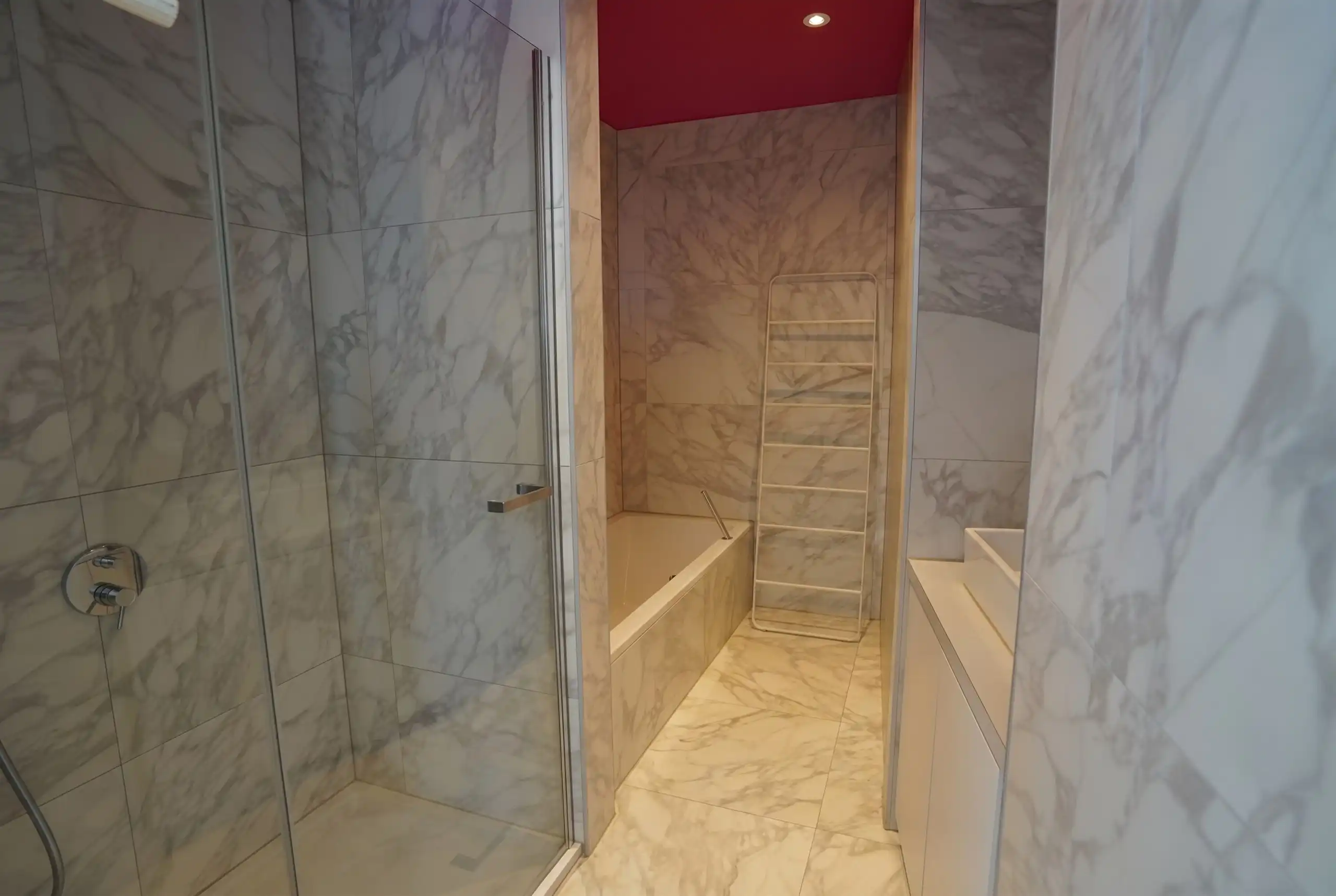 Dak appartement met skylinezicht en groot zonnig terras!  foto 17