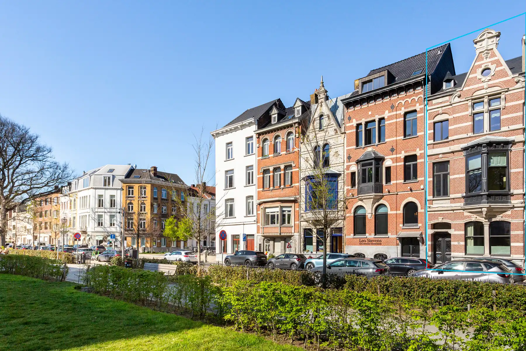 Stijlvol gerenoveerde herenwoning aan de voet van het KMSKA foto 4