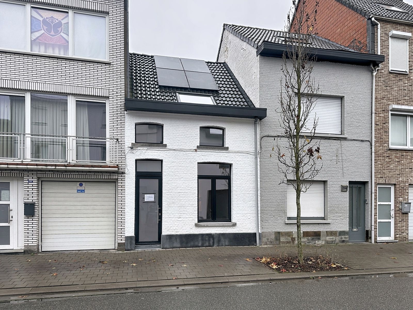 Stijlvol gerenoveerde arbeiderswoning met moderne allure foto 30