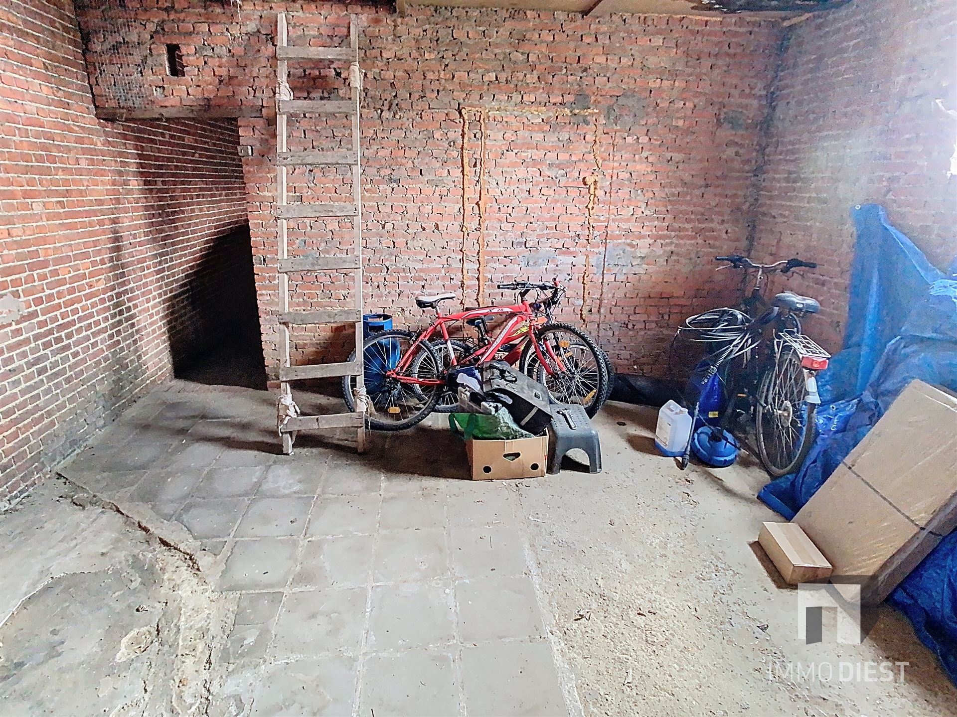 2 te renoveren woningen foto 24