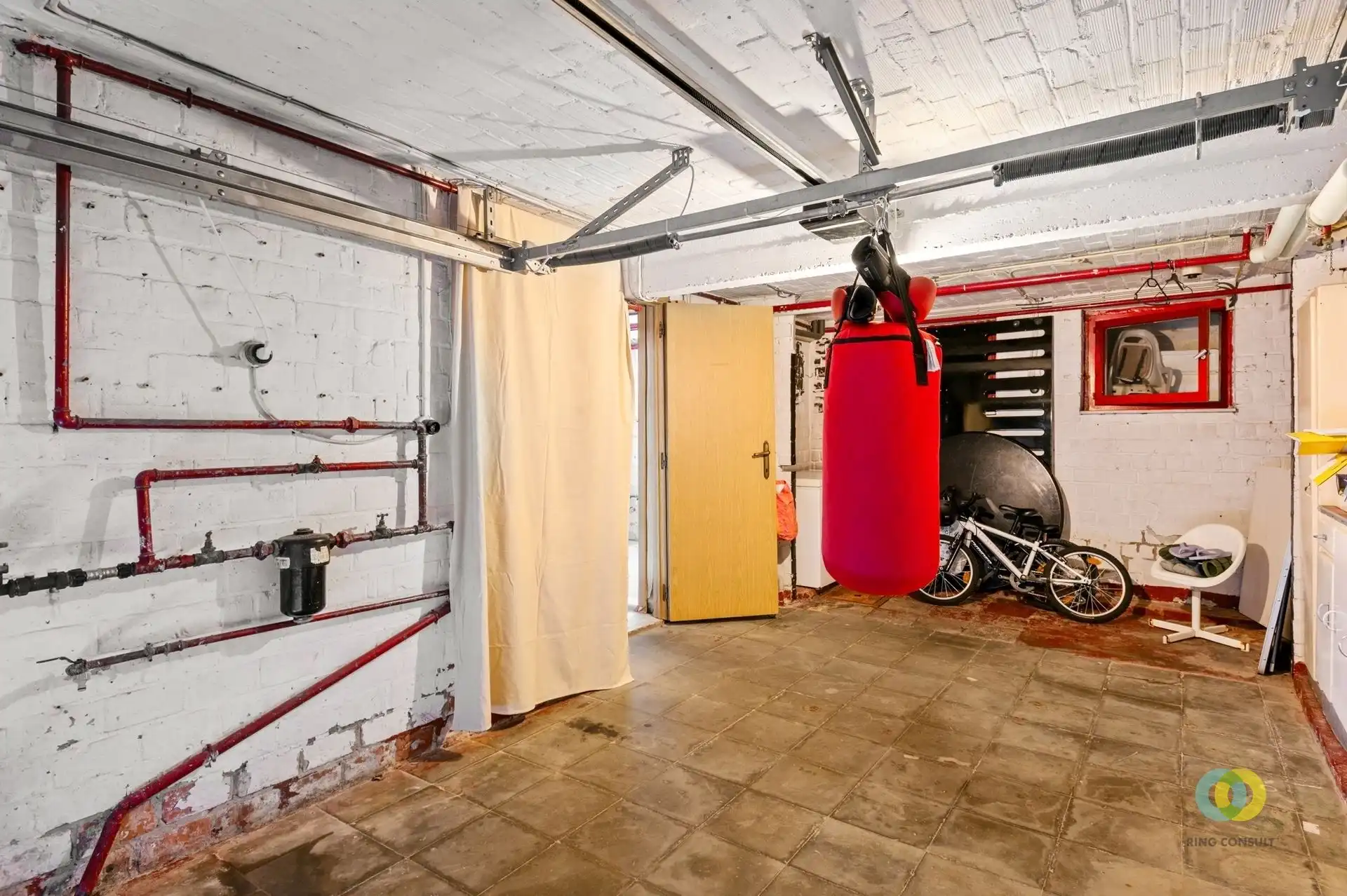 Bel-etagewoning met garage en tuin foto 14