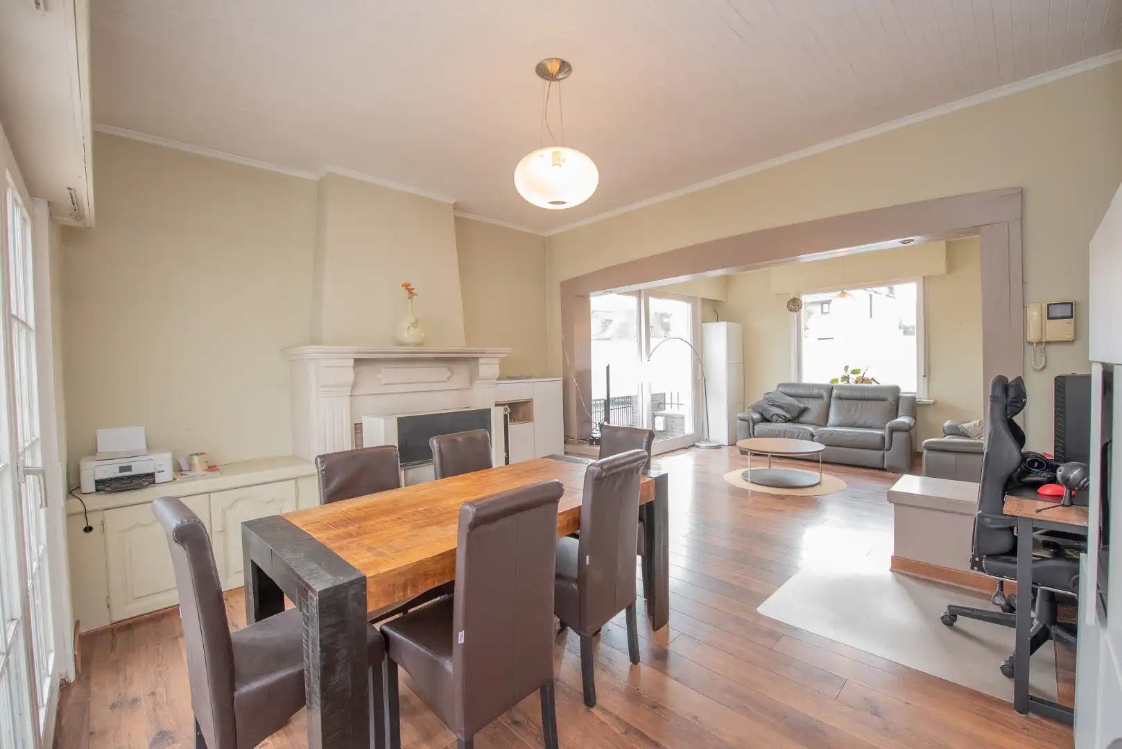 Halfopen bebouwing met 2 slaapkamers op groot perceel van 1305 m² foto 4