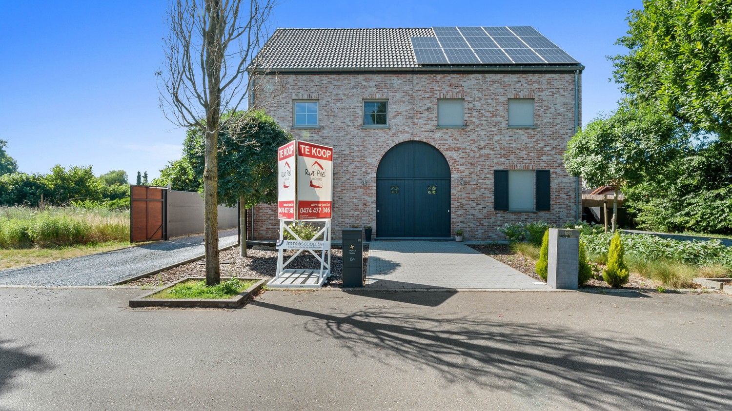 Instapklare halfopen bebouwing met 4 slaapkamers en tuin in Beverlo foto {{pictureIndex}}
