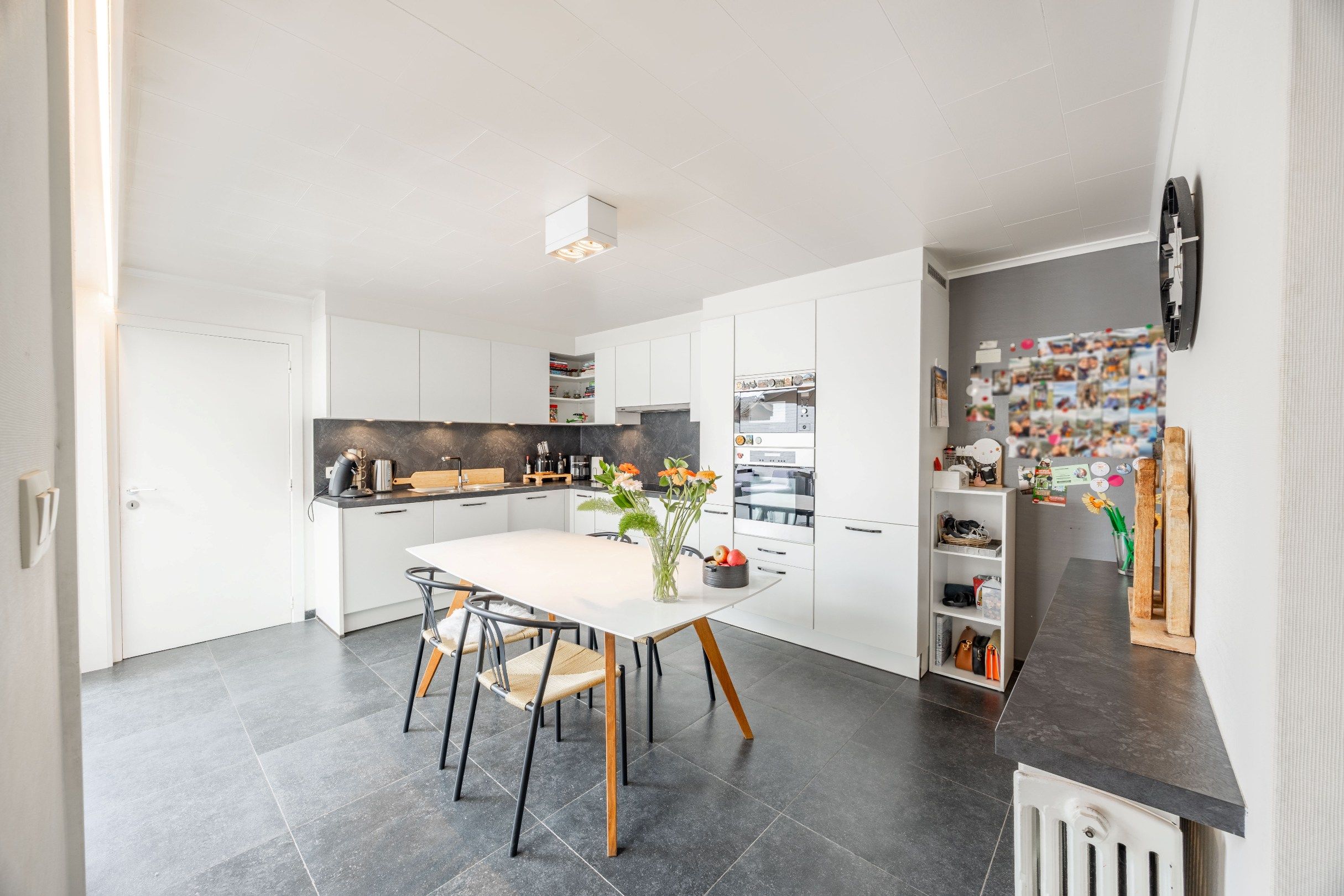 Gerenoveerde woning met garage foto 9