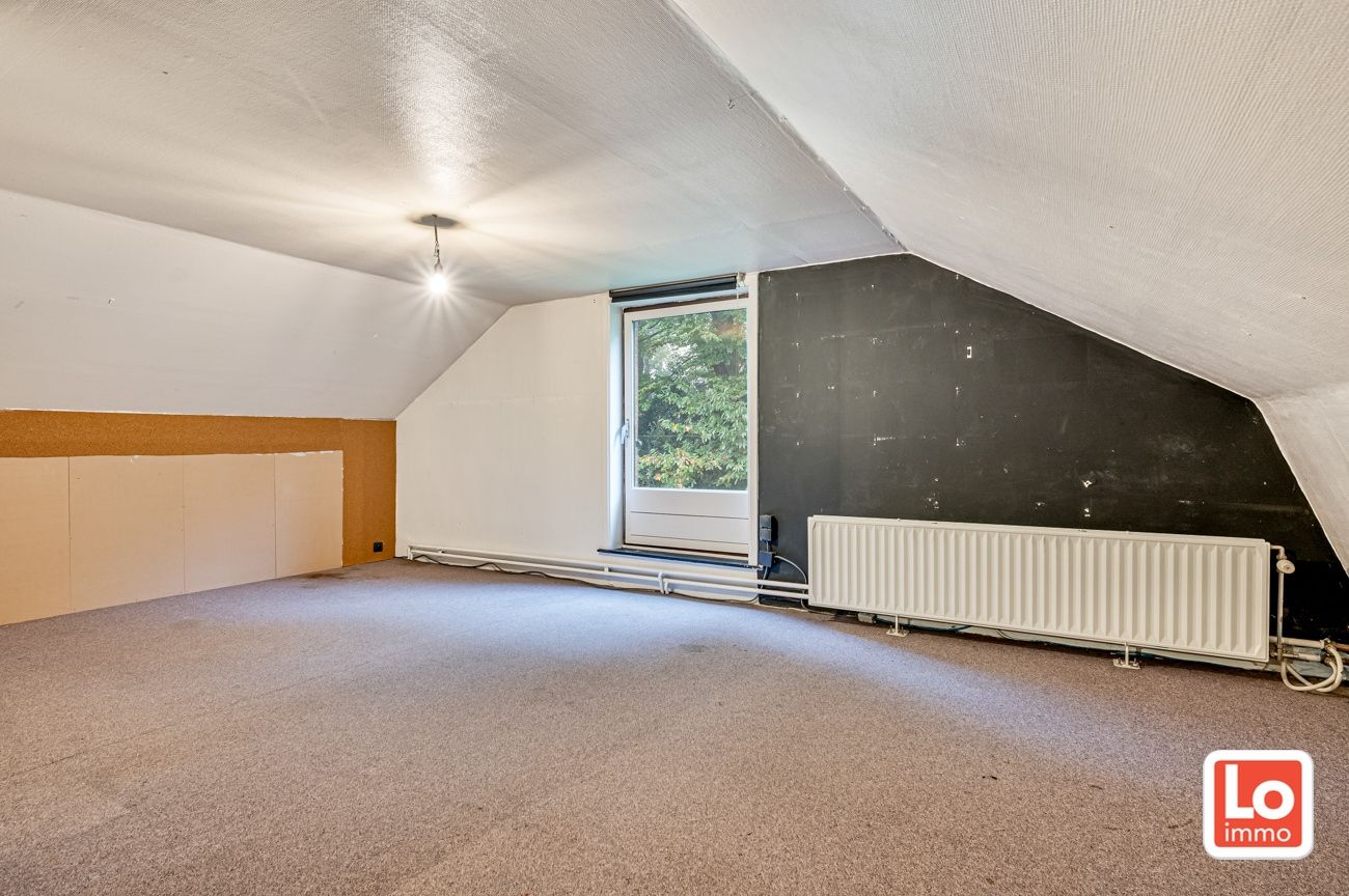 VERKOCHT!! Te renoveren ruime alleenstaande woning met inpandige garage op een top locatie in hartje Lochristi! foto 14