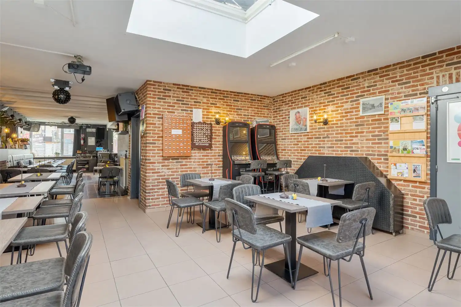 Instapklaar handelspand met woonst op toplocatie – horeca-inboedel inbegrepen! foto 15